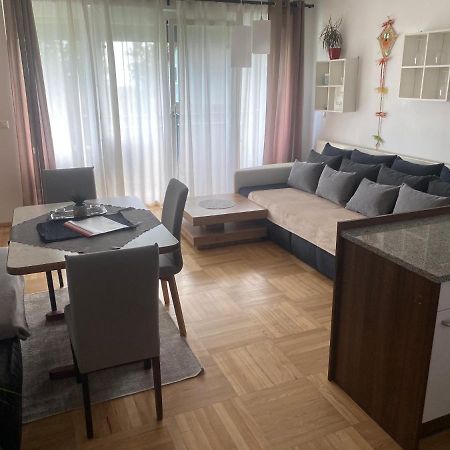Wohnhaus City Sued Herzogsdorf Buitenkant foto